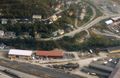 Trelastlageret til v. Foto 1999.